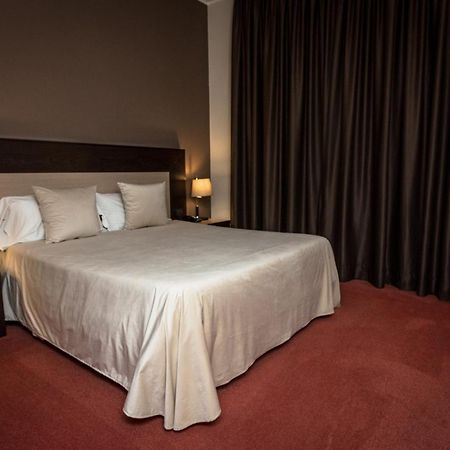 Hotel Don Camillo Brescello Bagian luar foto