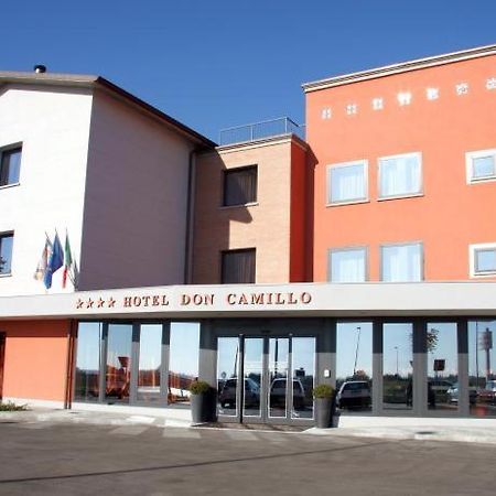 Hotel Don Camillo Brescello Bagian luar foto