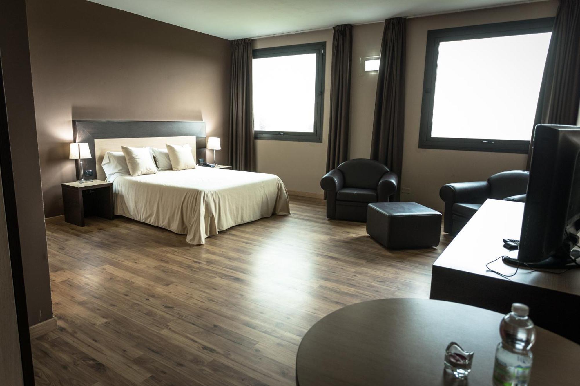 Hotel Don Camillo Brescello Bagian luar foto