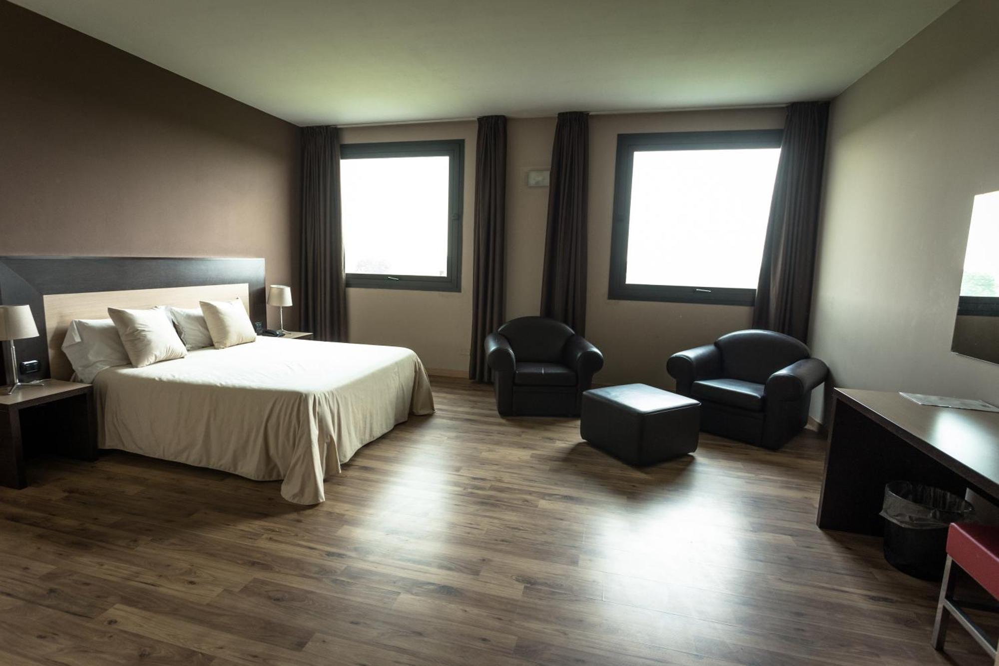 Hotel Don Camillo Brescello Bagian luar foto