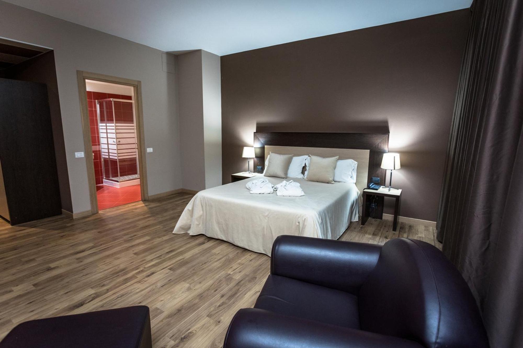 Hotel Don Camillo Brescello Bagian luar foto