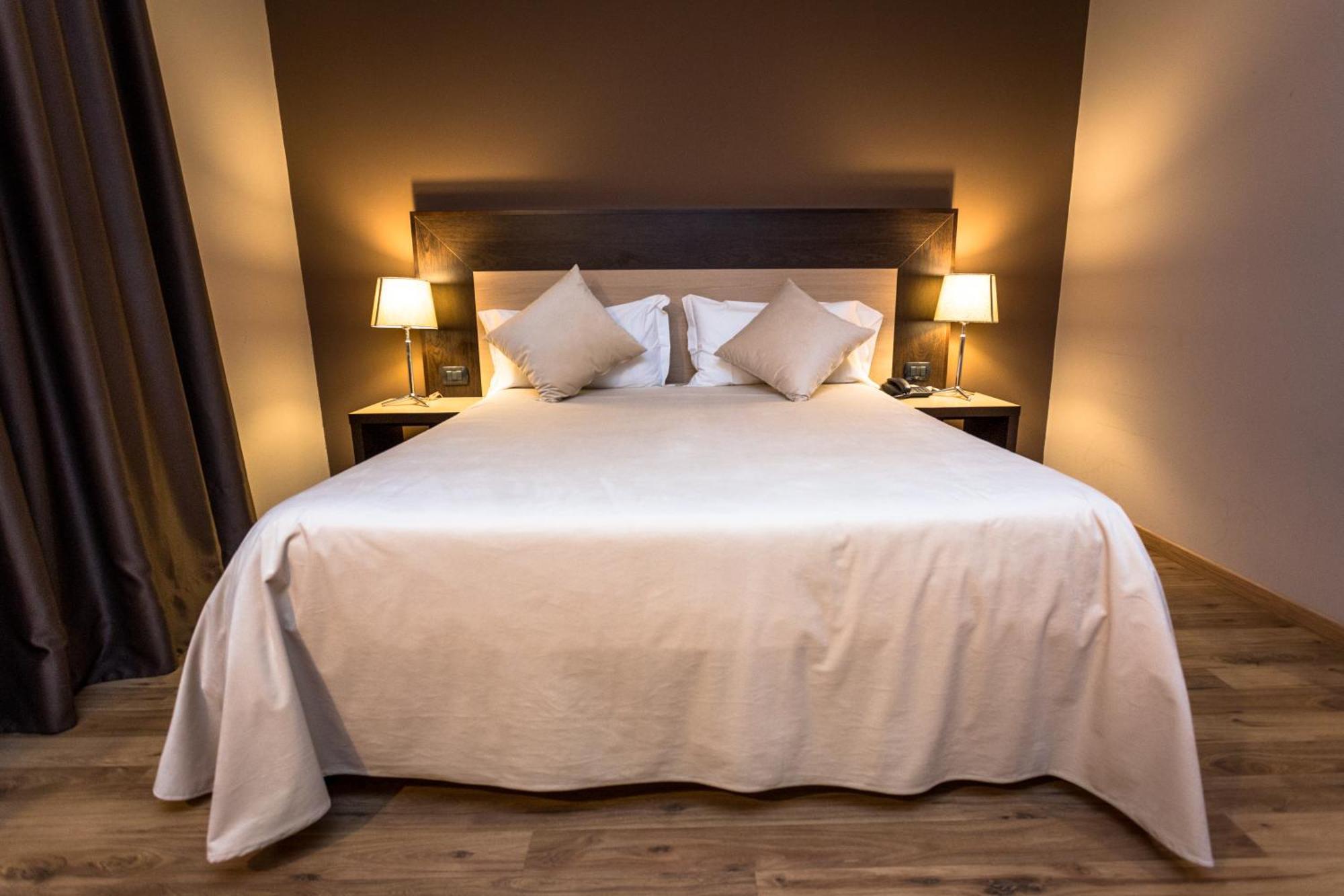 Hotel Don Camillo Brescello Bagian luar foto
