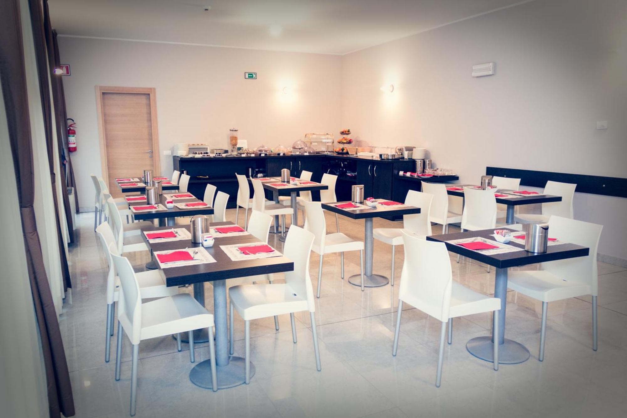 Hotel Don Camillo Brescello Bagian luar foto