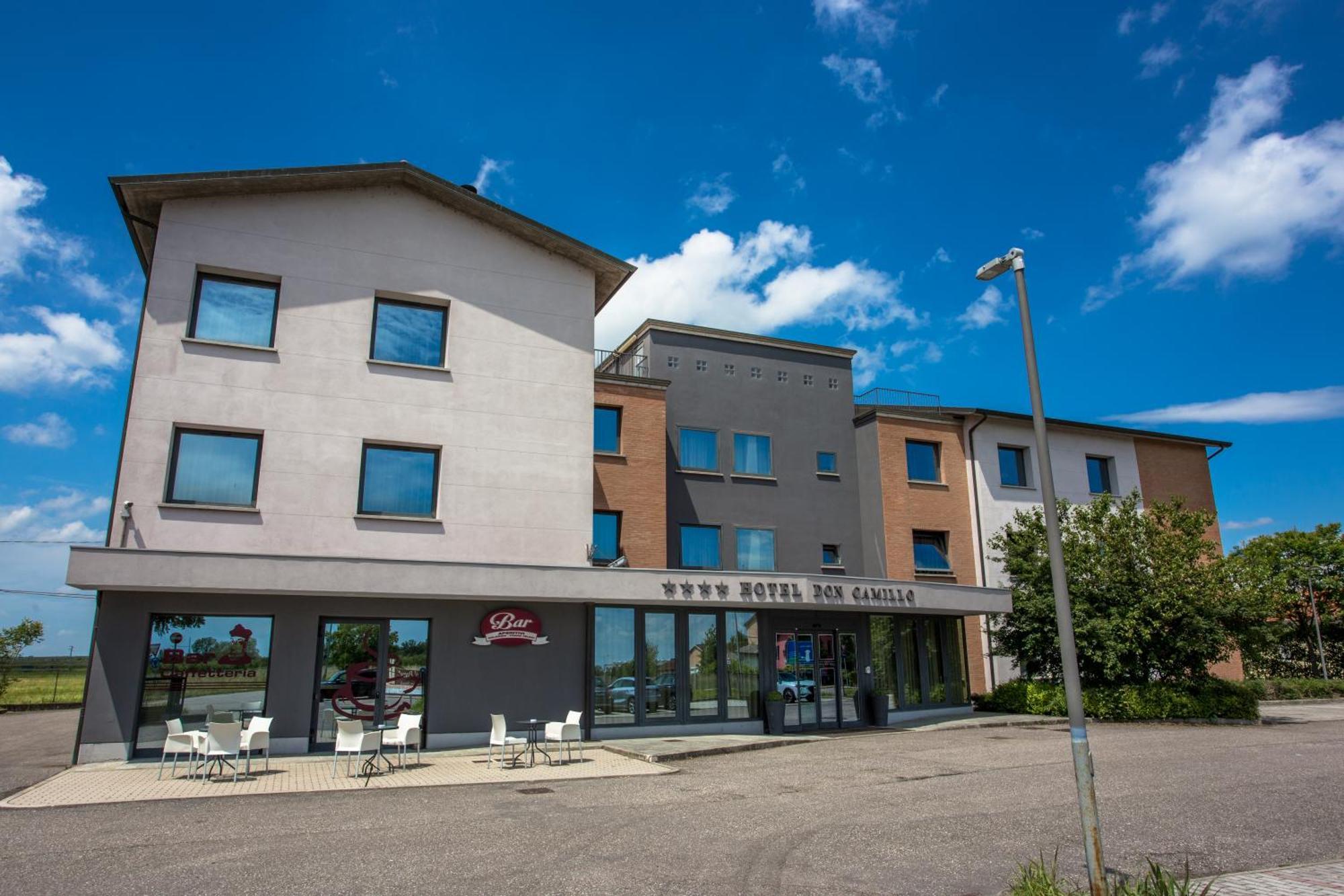 Hotel Don Camillo Brescello Bagian luar foto