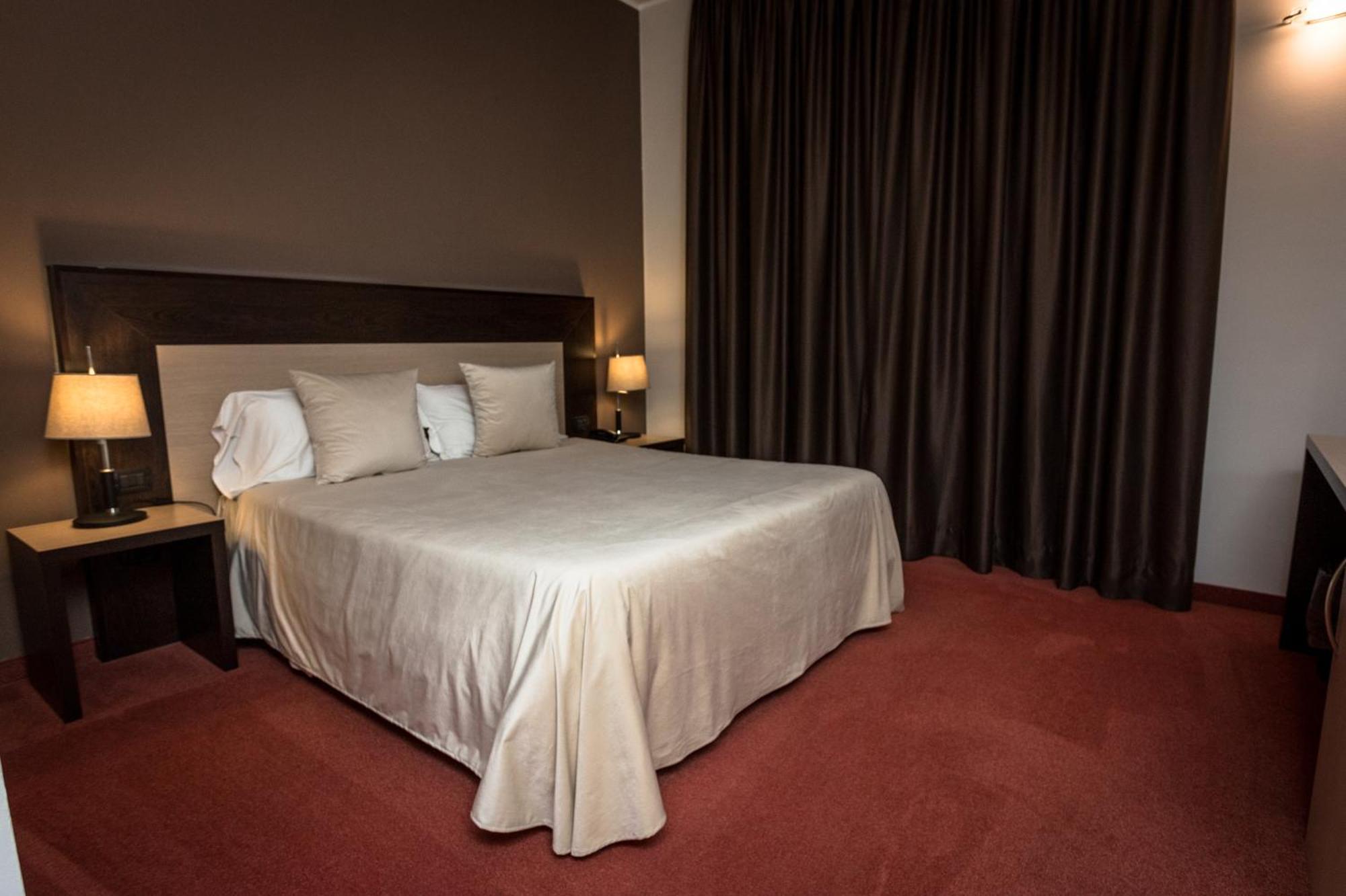Hotel Don Camillo Brescello Bagian luar foto
