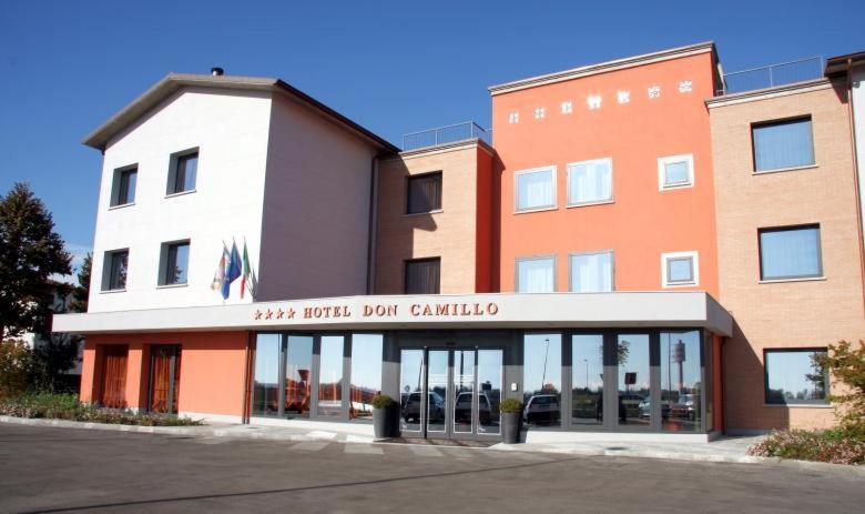 Hotel Don Camillo Brescello Bagian luar foto