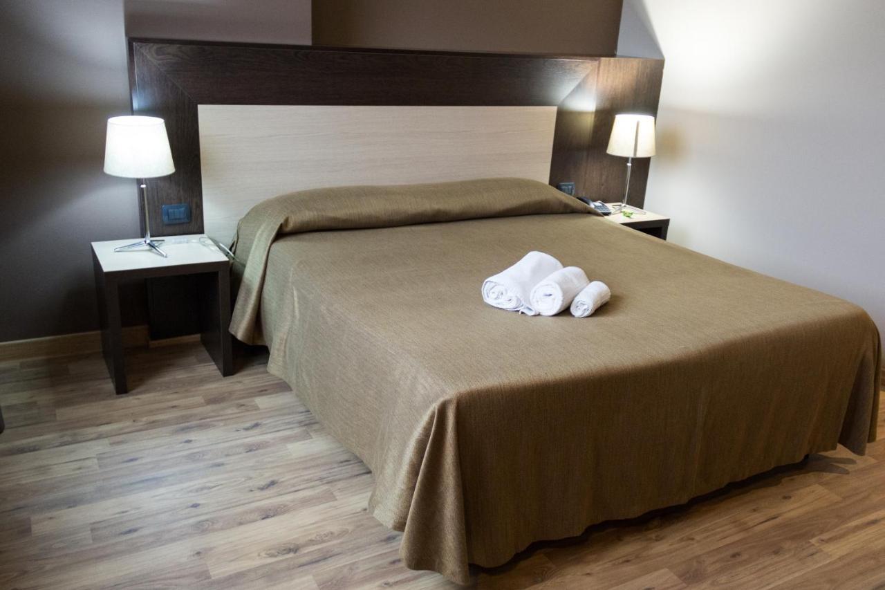 Hotel Don Camillo Brescello Bagian luar foto