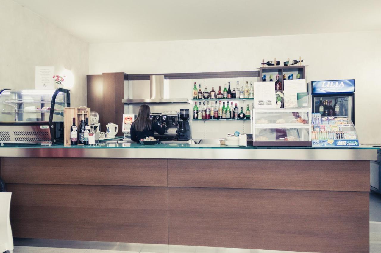 Hotel Don Camillo Brescello Bagian luar foto