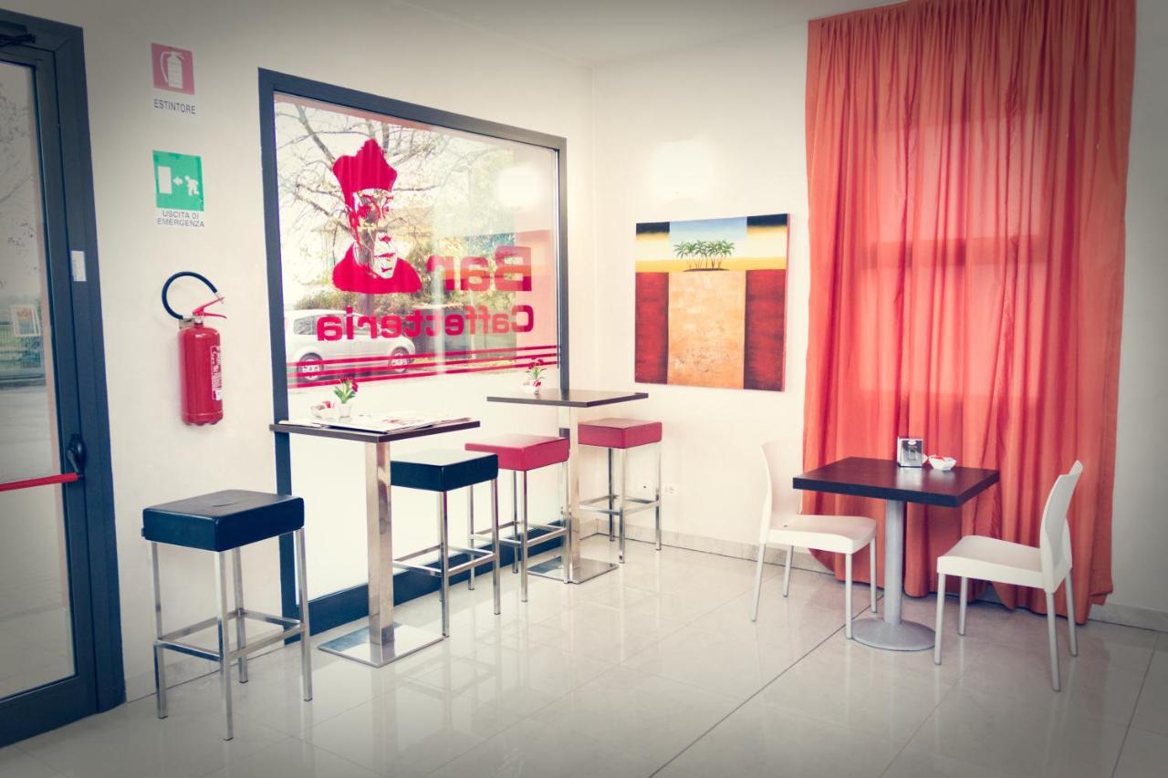 Hotel Don Camillo Brescello Bagian luar foto
