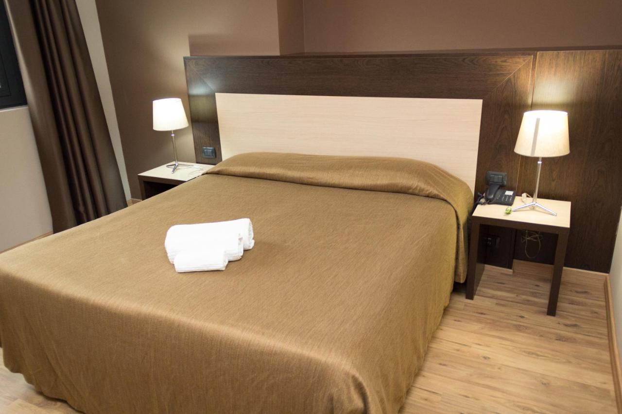 Hotel Don Camillo Brescello Bagian luar foto
