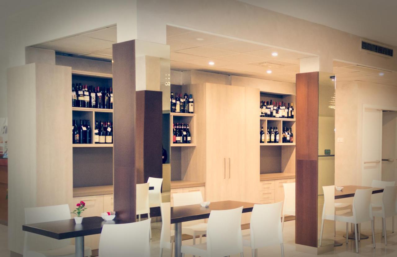 Hotel Don Camillo Brescello Bagian luar foto